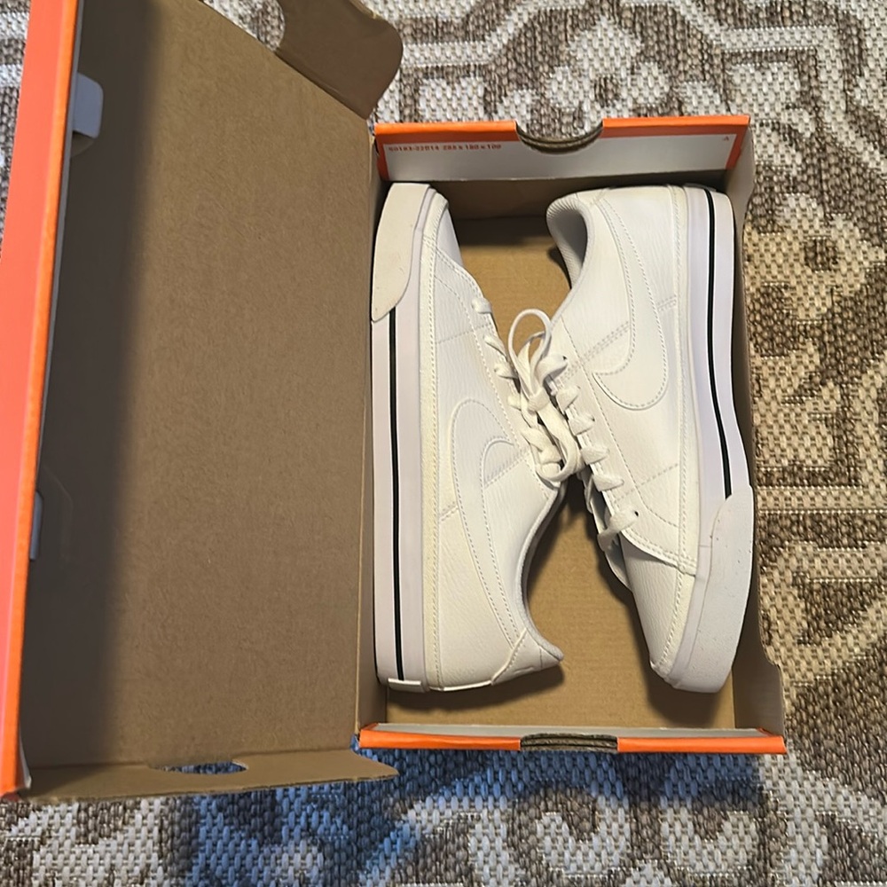BNIB Women's Nike Court Legacy NN Sz 8
